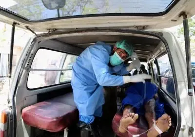 क्या अफगानिस्तान में ट्रैक्टर के नदी में गिरने से 12 लोगों की मौत हुई?