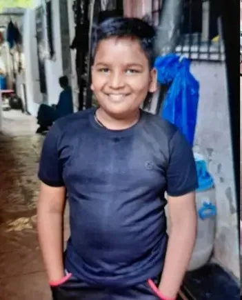 ठाणे इमारत हादसा: मलबे में दबने से 12 वर्षीय जयकुमार की मौत, दो परिजन घायल