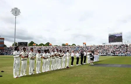 भारत और इंग्लैंड के खिलाड़ियों ने डेविड लॉरेंस को श्रद्धांजलि देने के लिए काली पट्टी बांधी