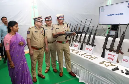 छत्तीसगढ़ के 47 माओवादियों ने तेलंगाना डीजीपी के सामने किया सरेंडर, भारी मात्रा में हथियार जमा
