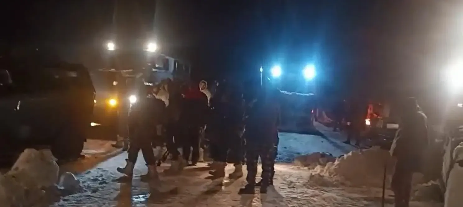 क्या जम्मू-कश्मीर के डोडा में बर्फबारी से घिरे 60 लोगों को बीआरओ ने बचाया?