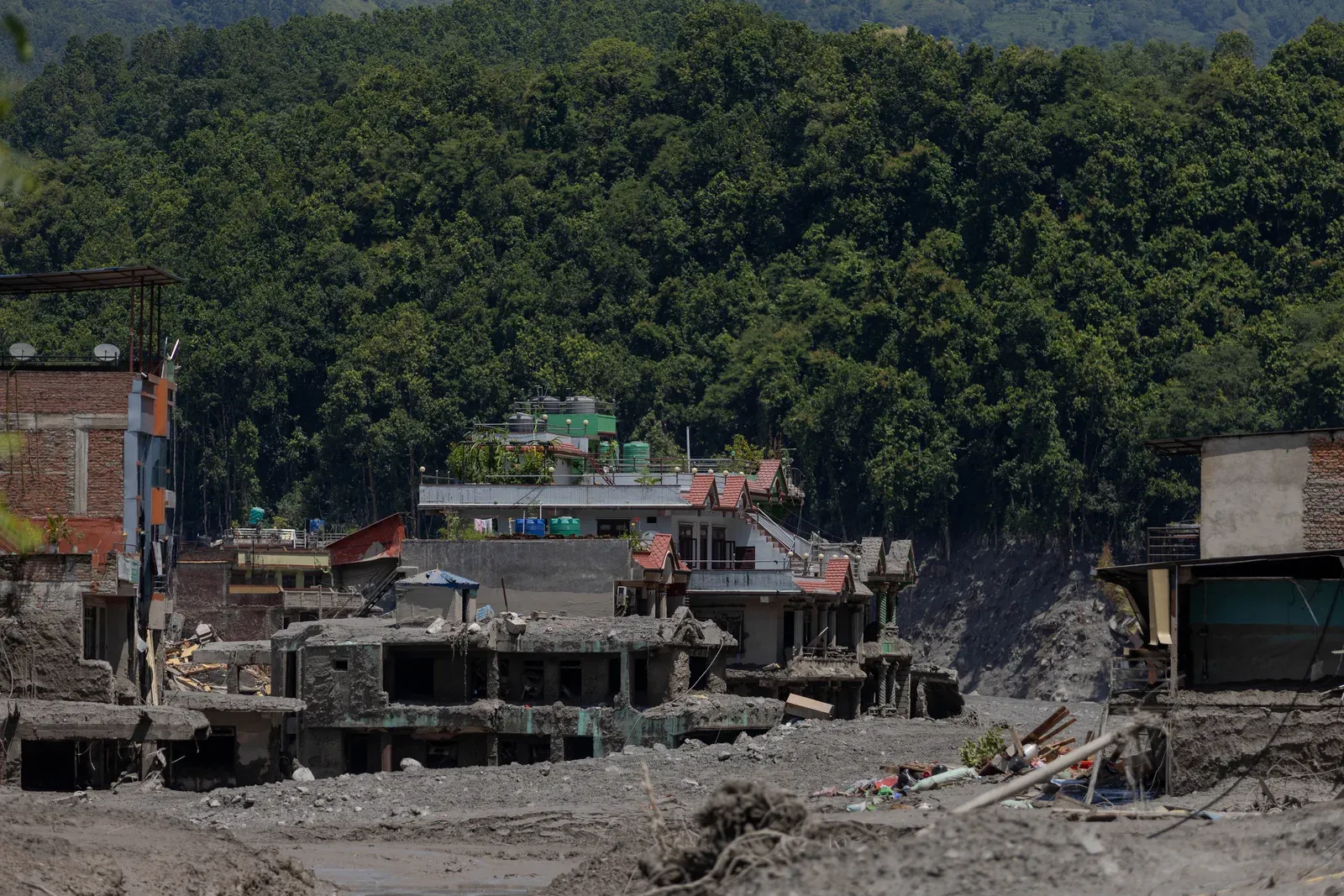 नेपाल बाढ़ और भूस्खलन: 675 शव बरामद, 2,498 लापता; भारत ने भेजी 11 टन की चौथी राहत उड़ान