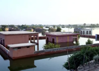 पाकिस्तान में भारी बारिश और बाढ़ से तबाही: 907 की मौत, 1,044 घायल