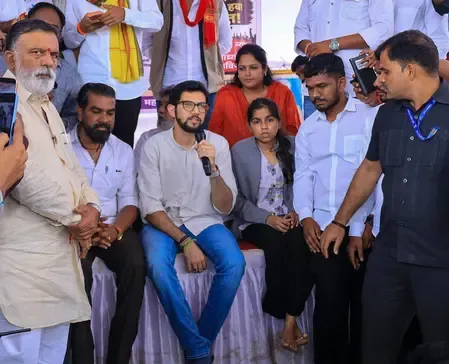 एमपीएससी परीक्षा स्थगन की मांग: आदित्य ठाकरे ने राज्यपाल वर्मा को सौंपा ज्ञापन