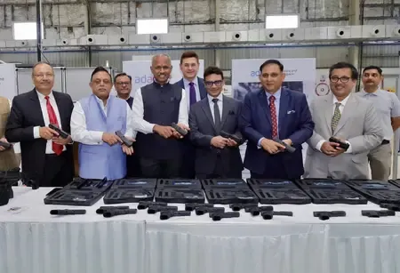 अदाणी डिफेंस ने भारतीय सेना को 2,000 स्वदेशी 'प्रहार' लाइट मशीन गन सौंपकर हासिल की बड़ी उपलब्धि, वैश्विक संघर्षों के बीच कसी कमर