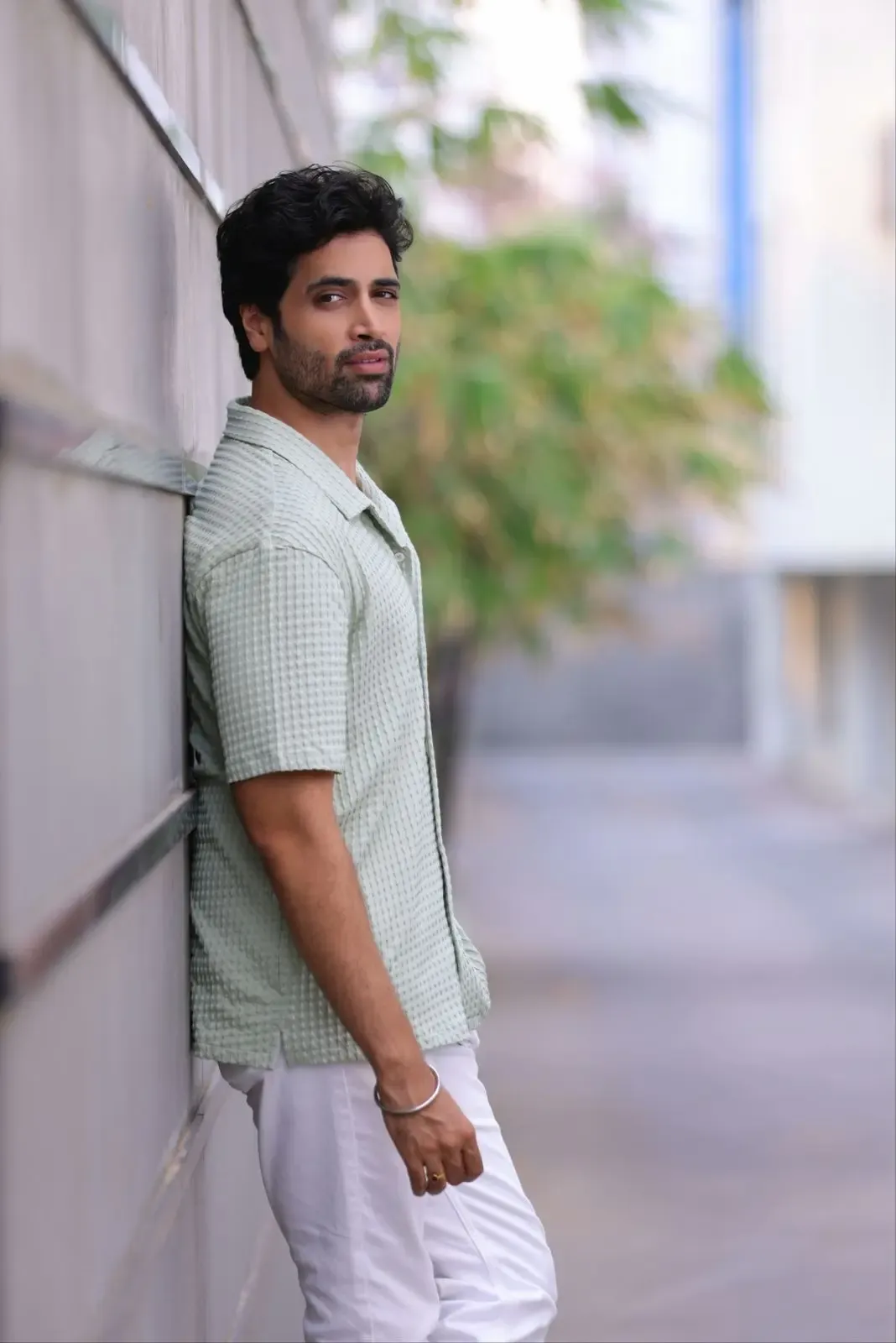 क्या अदिवि शेष ने खुद कहानियां लिखना शुरू किया?