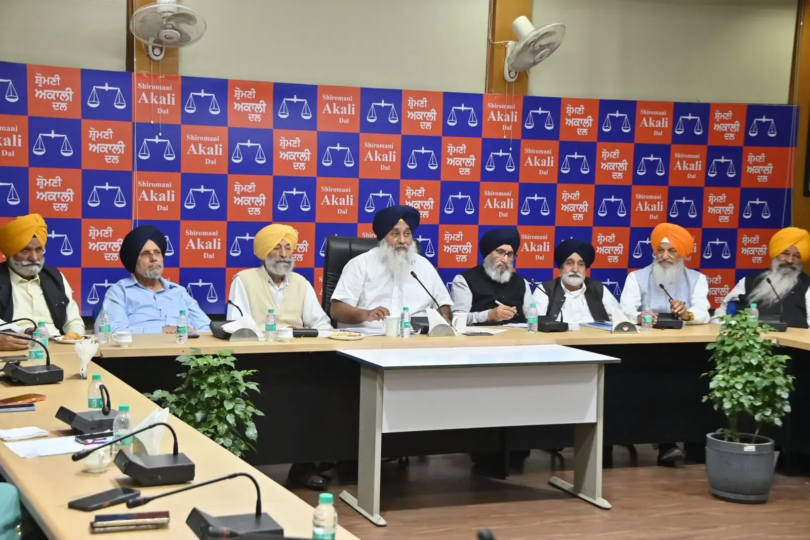 सुखबीर बादल का आरोप: पंजाब में प्रशासन ध्वस्त, भगवंत मान 'मैदान छोड़ भागे'