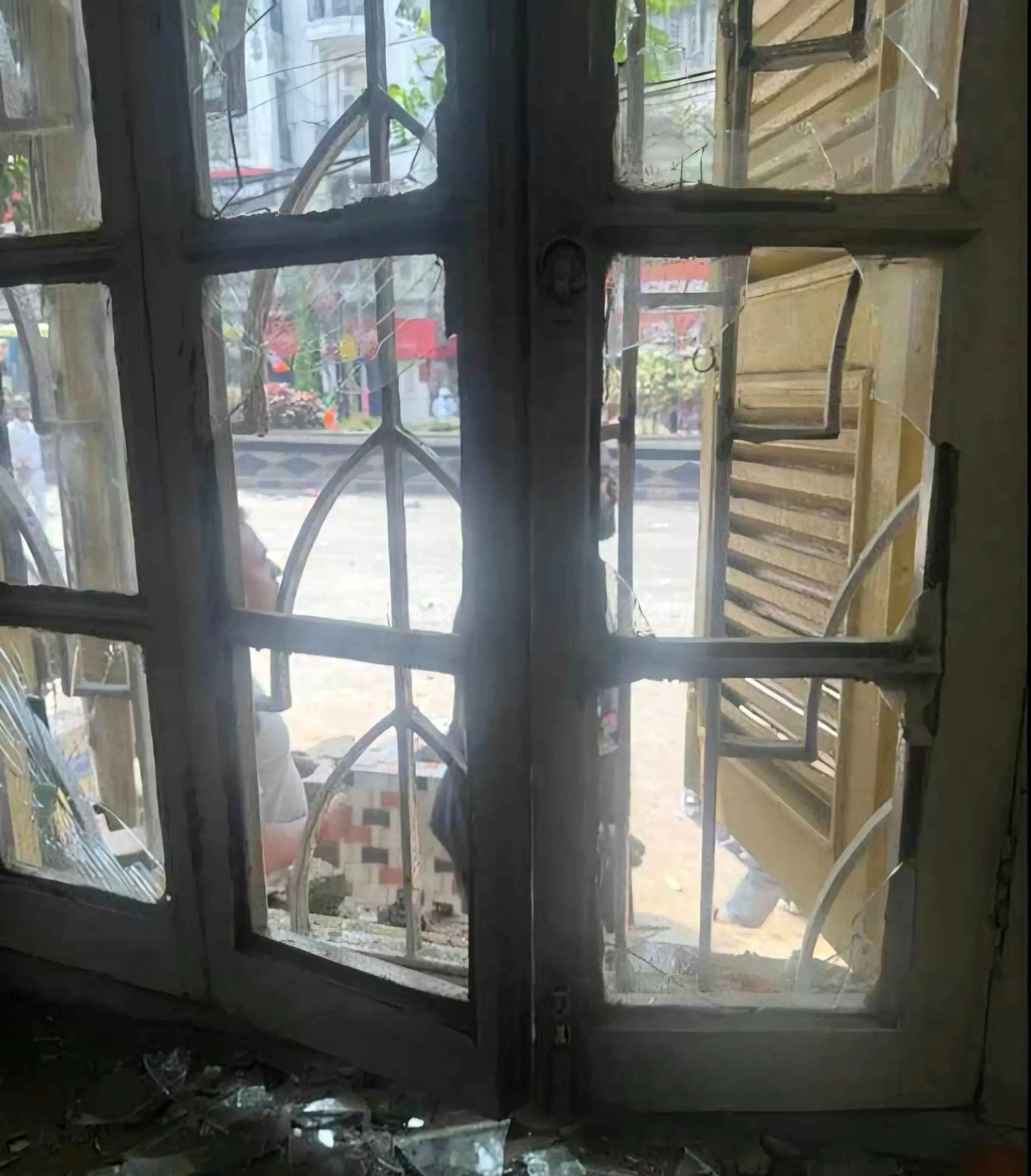 कोलकाता में पीएम मोदी की रैली से पहले टीएमसी और भाजपा कार्यकर्ताओं के बीच हुई झड़प