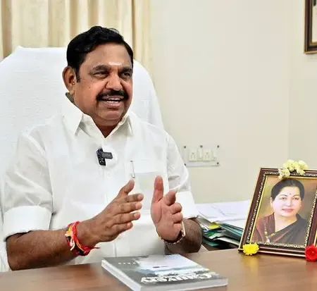 तमिलनाडु चुनाव 2026 : एआईएडीएमके ने उम्मीदवारों के लिए एप्लीकेशन फॉर्म बांटना शुरू किया