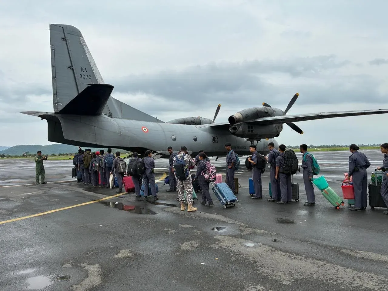भारतीय वायु सेना ने मणिपुर से 132 एनसीसी कैडेट्स को एयरलिफ्ट किया, तीन AN-32 विमानों से असम पहुँचाया