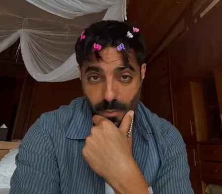  अपरशक्ति खुराना की पर्सनल हेयरस्टाइलिस्ट बनीं उनकी लाडली आरजोई, शेयर की फोटोज 