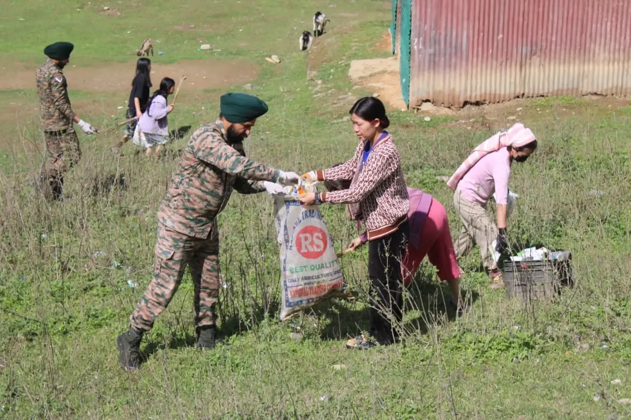 स्वच्छता अभियान: सेना की 'स्पीयरहेड डिवीजन' ने अरुणाचल की सीमावर्ती घाटियों में चलाया बड़ा अभियान