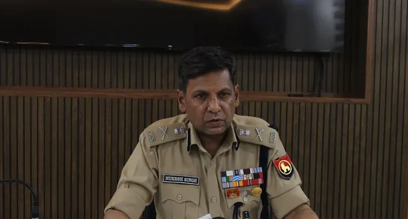 मणिपुर में लूटे गए 70% हथियार बरामद: डीजीपी मुकेश सिंह की चेतावनी, अवैध रखने वालों पर सख्त कार्रवाई
