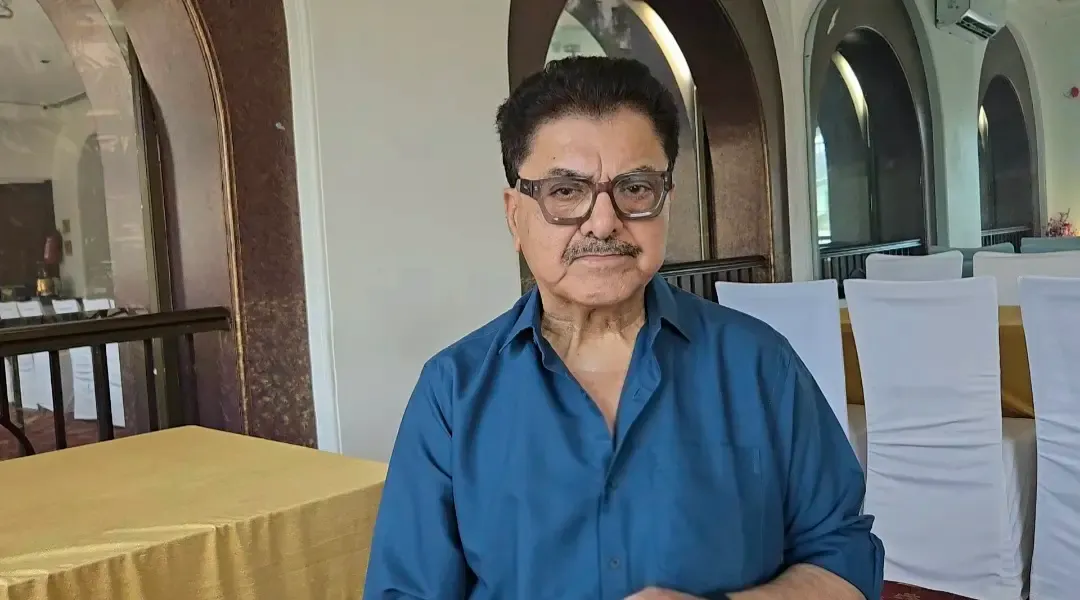 नसीरुद्दीन शाह के 'दिमागी नक्सल' बयान पर अशोक पंडित का पलटवार — 'नशा छोड़ें, डॉक्टर से मिलें'