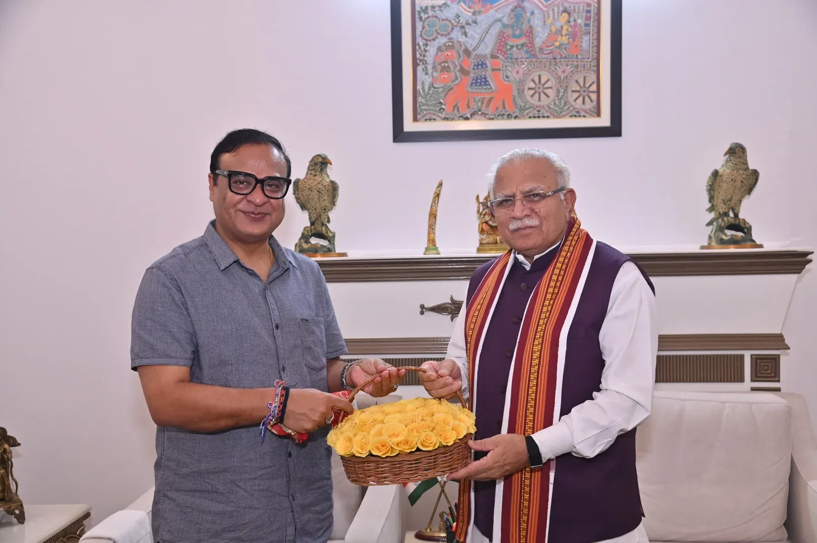 असम CM हिमंत बिस्वा सरमा की केंद्रीय मंत्री मनोहर लाल से मुलाकात, ऊर्जा आत्मनिर्भरता और शहरी विकास पर बनी सहमति