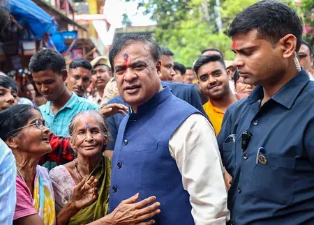 असम CM हिमंत बिस्वा सरमा ने बिजली परियोजनाओं की समीक्षा की, ऊर्जा बुनियादी ढाँचे को मज़बूत करने के निर्देश