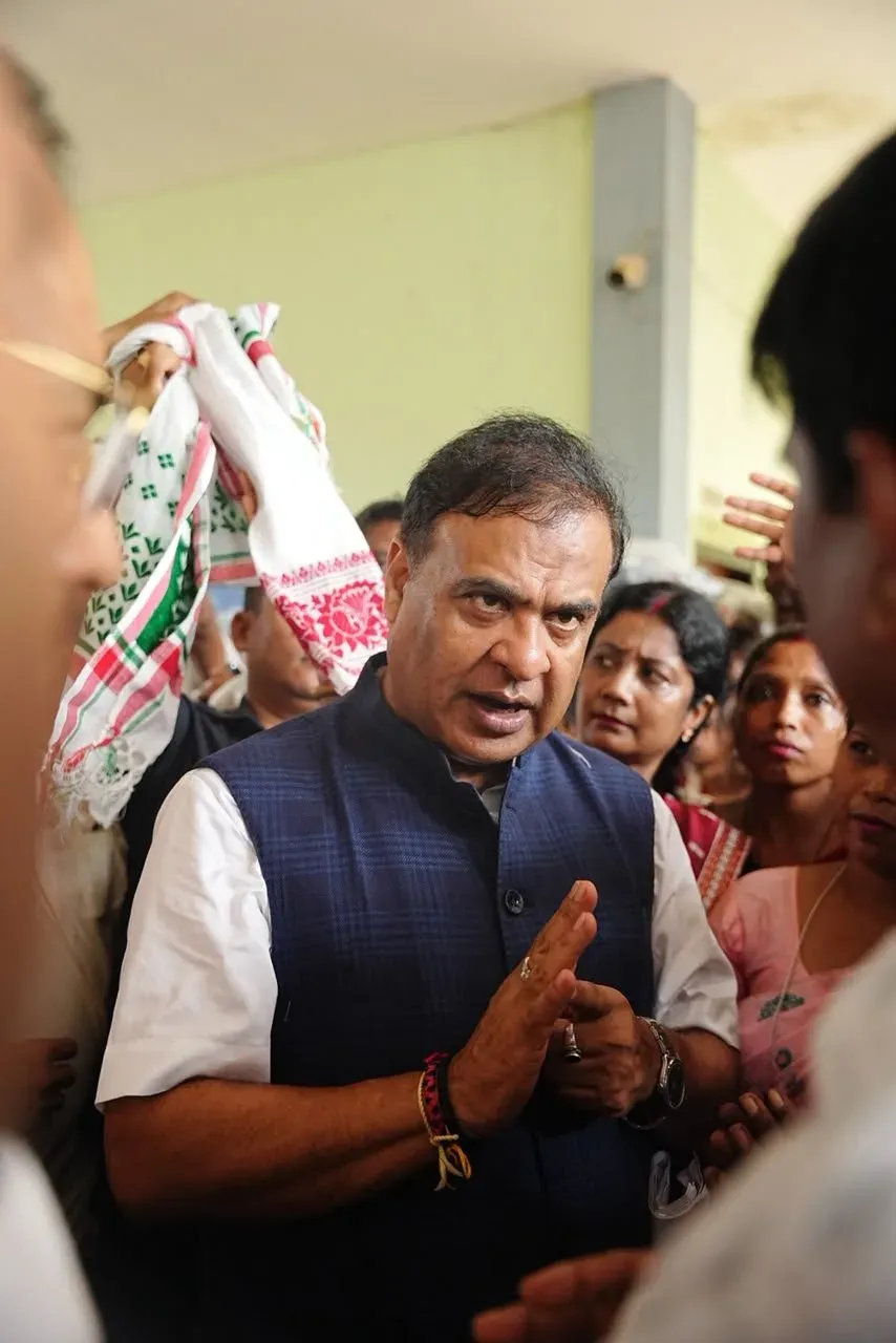 असम बाढ़ पीड़ित छात्रों को राहत: CM हिमंता सरमा ने किया पाठ्यपुस्तकें व वित्तीय सहायता का ऐलान, 10 अगस्त से खुलेंगे स्कूल