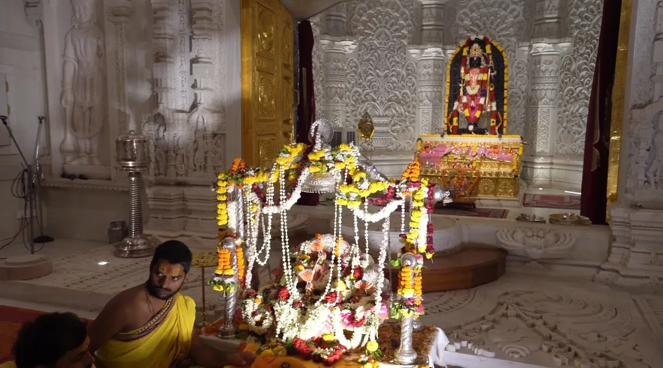 राम लला झूले पर विराजे: अयोध्या राम मंदिर में सावन उत्सव की दिव्य झलक