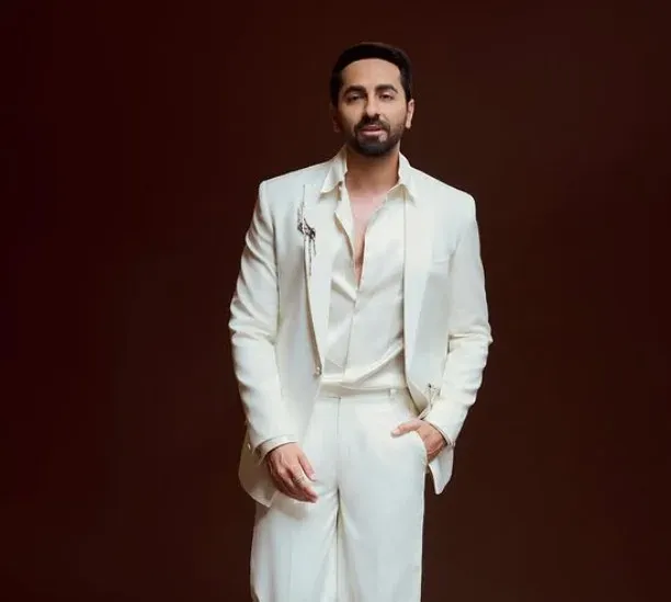 हेलन ने कैबरे को दिलाया कलाकार का दर्जा: 'इंडियन आइडल' पर आयुष्मान खुराना का भावुक सम्मान