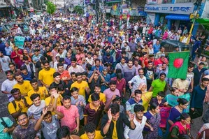 अगस्त 2024 के बाद बांग्लादेश गहरे संकट में: अवामी लीग के आरोप, 15 लाख नौकरियाँ गईं, 979 बच्चों की मौत