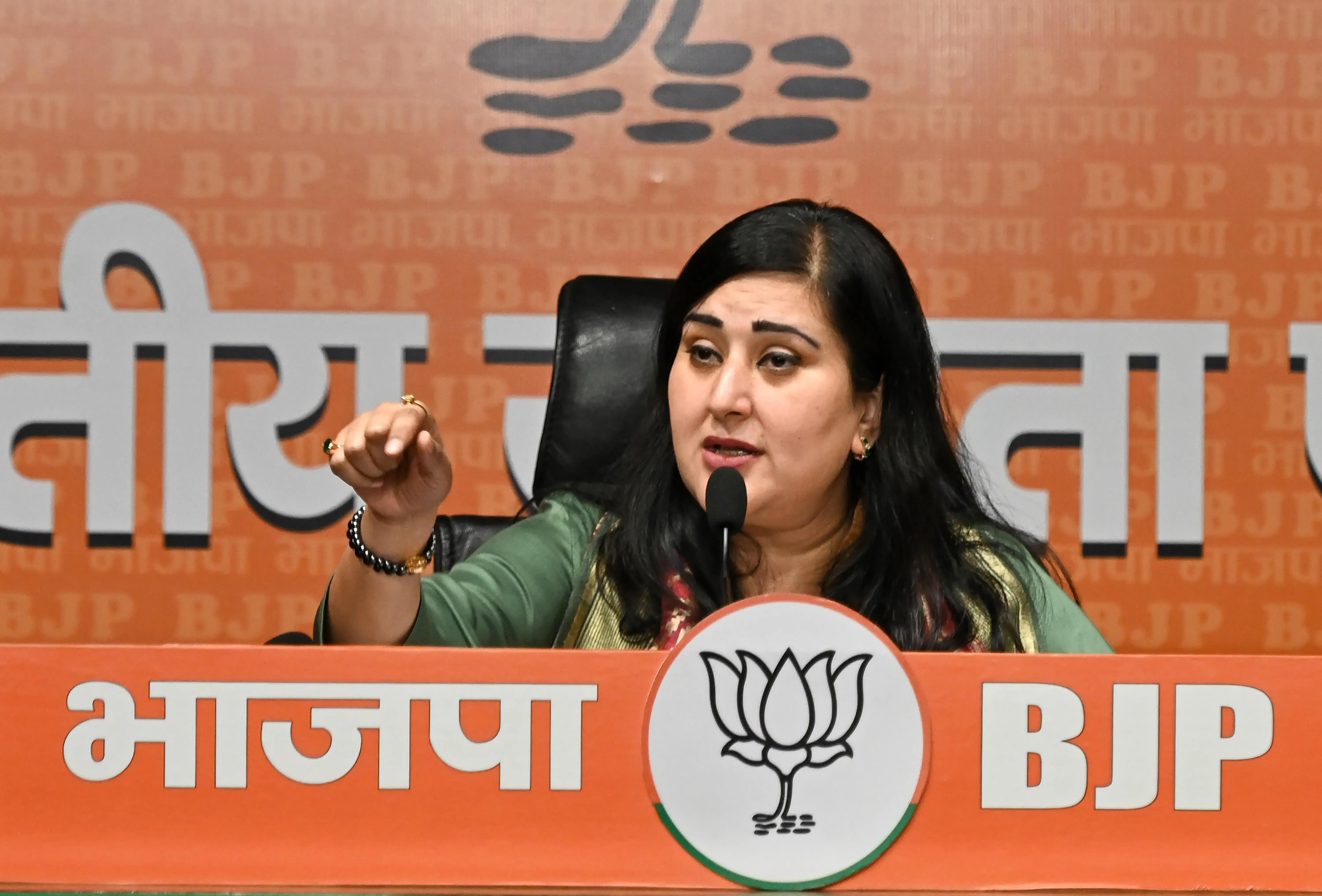 बांसुरी स्वराज का केजरीवाल पर बड़ा हमला: 'आप' में 'वैचारिक दिवालियापन', दोहरे मानदंडों का पर्दाफाश