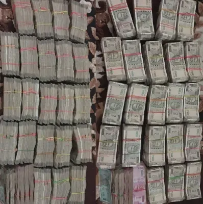 बंगाल एसटीएफ ने न्यू टाउन में कार से 5 करोड़ रुपए जब्त किए, दो गिरफ्तार