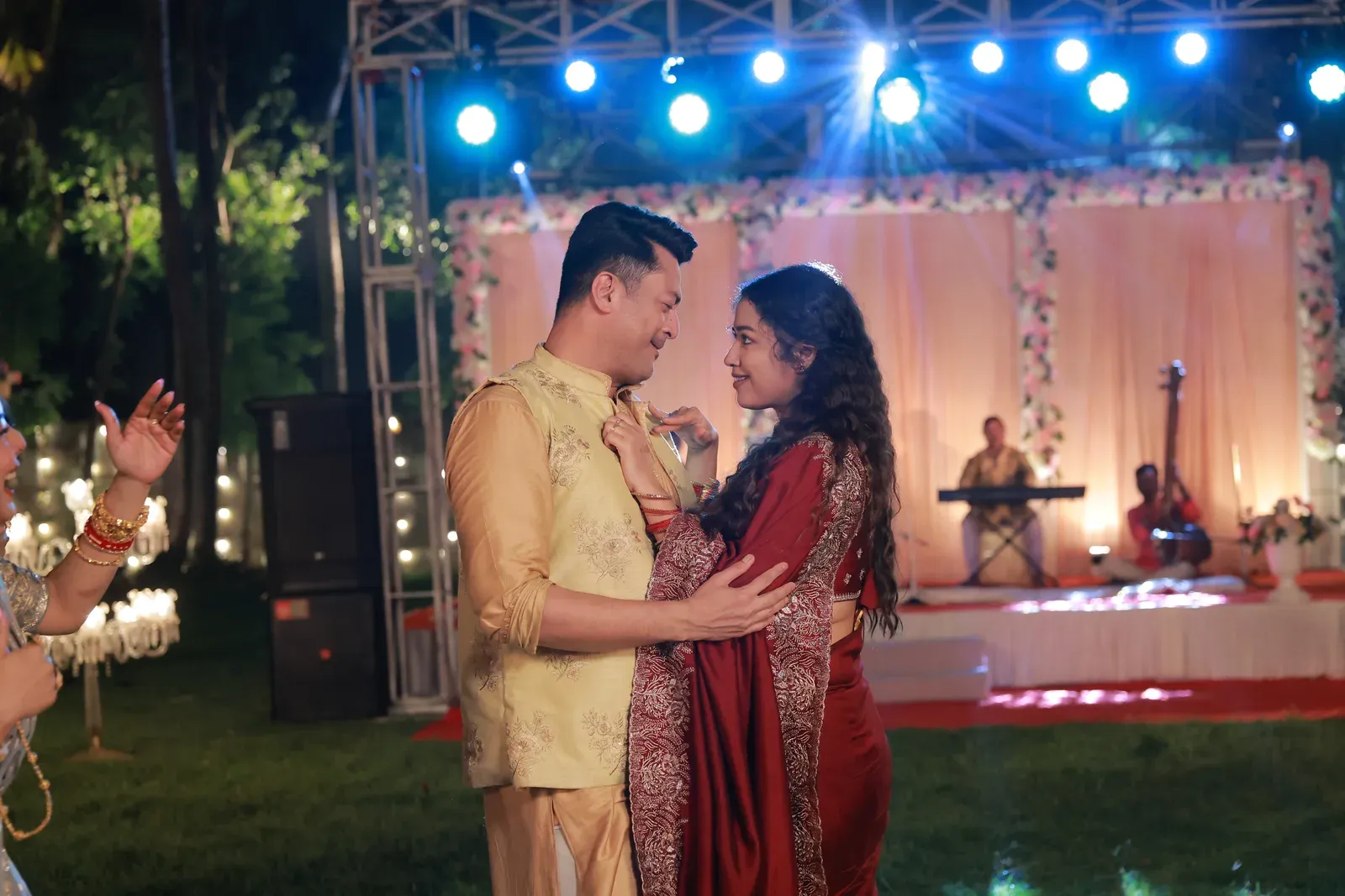 'बोहुरूपी : द गोल्डन डाकू' का रोमांटिक गाना 'भूलते पारबे ना' रिलीज़, जीशु-सोहिनी की केमिस्ट्री छाई