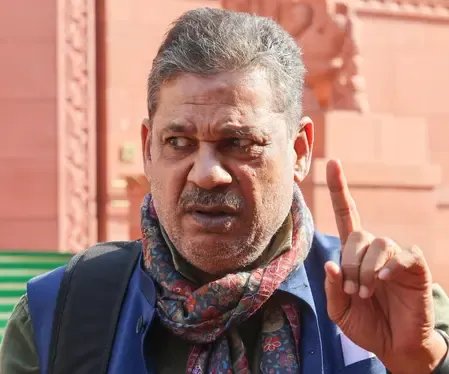 भाजपा ने तृणमूल सांसद कीर्ति आजाद पर लोकसभा के अंदर ई-सिगरेट पीने का लगाया आरोप