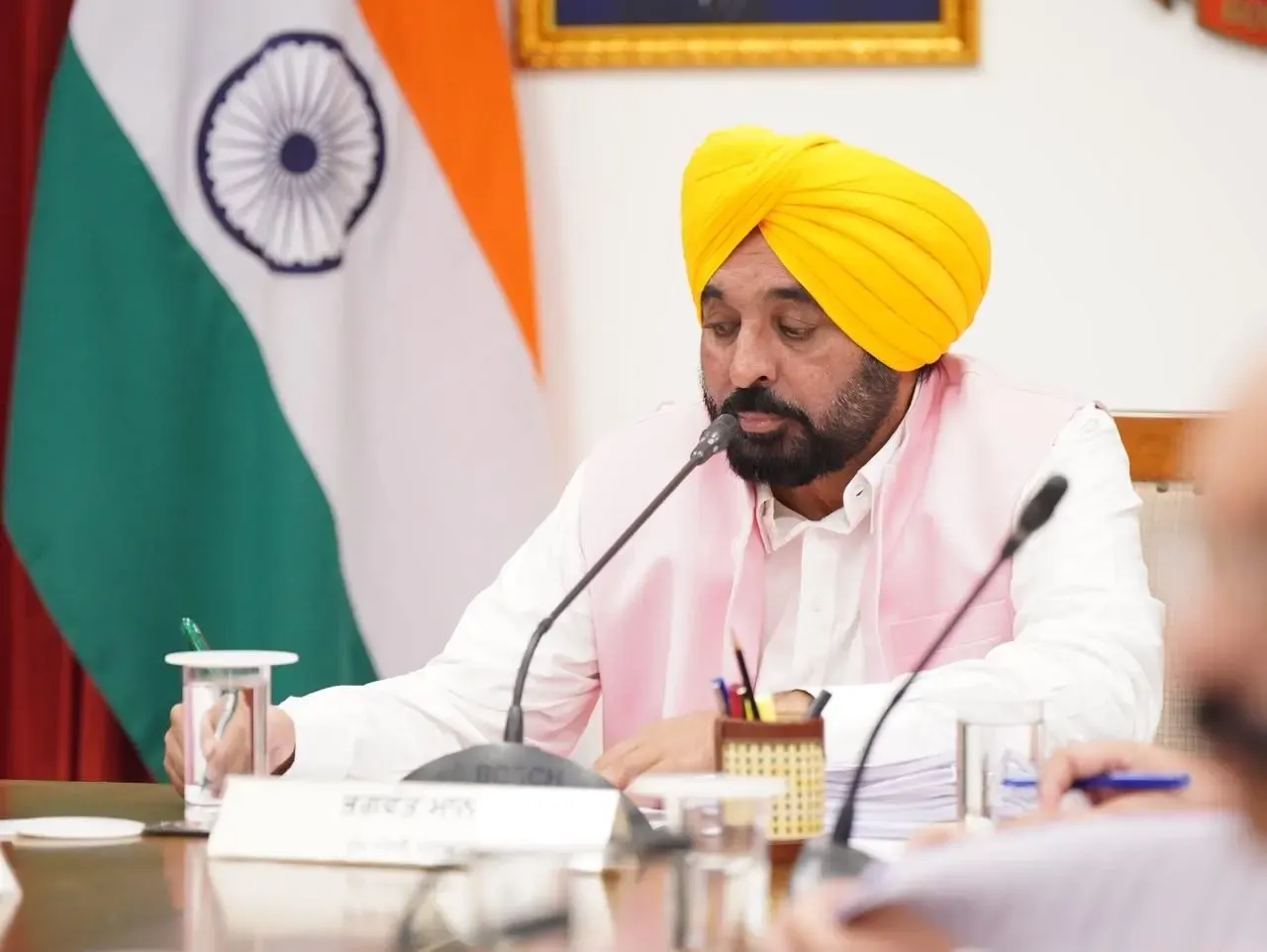 सीबीआई छापेमारी राजनीतिक साज़िश: CM भगवंत मान का आरोप, भाजपा पंजाब चुनाव की तैयारी में जुटी