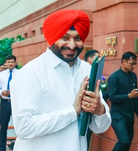 रवनीत सिंह बिट्टू ने भगवंत मान के बम धमाका आरोपों को नकारा, माफी की मांग