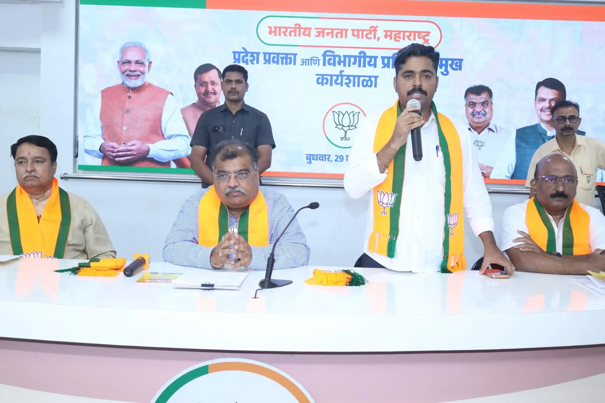 BJP का उद्धव ठाकरे पर हमला: MLC नामांकन में 'बलि का बकरा' बने अंबादास दानवे — भाजपा का आरोप