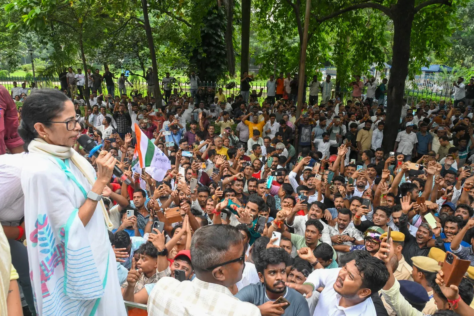 ममता बनर्जी का ऐलान: BJP की ज्यादतियाँ बंगाल में TMC की वापसी का रास्ता खोलेंगी
