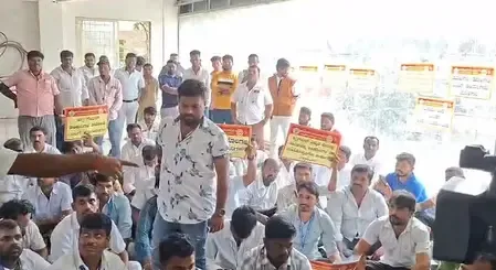 बेंगलुरु: उबर ऑफिस में भारी हंगामा, कैब चालकों पर पुलिस ने भांजी लाठियां  