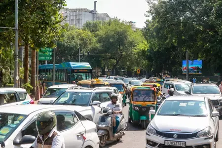 दिल्ली के लिए ₹1,789 करोड़ के AI ट्रैफिक मैनेजमेंट प्रोजेक्ट को केंद्र की मंजूरी, 42 कॉरिडोर होंगे स्मार्ट