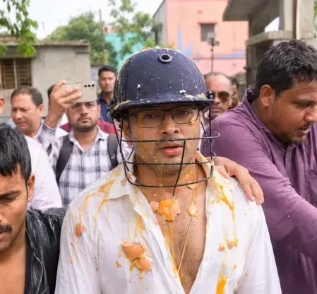 ‘सिर्फ गिरफ्तारी काफी नहीं’, अंडा फेंकने की घटनाओं पर कलकत्ता हाईकोर्ट ने पुलिस से मांगी रिपोर्ट 
