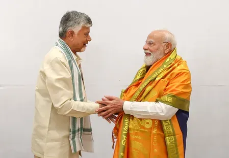 चंद्रबाबू नायडू ने मोदी को बताया 'सही समय पर सही नेता', NDA बैठक में पेश किया कृतज्ञता प्रस्ताव