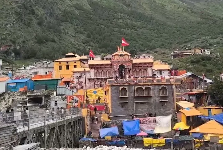 चारधाम यात्रा 2025: केदारनाथ में 14 लाख श्रद्धालु पहुँचे, भारी बारिश के बीच बद्रीनाथ में रोज़ 6,000 दर्शनार्थी