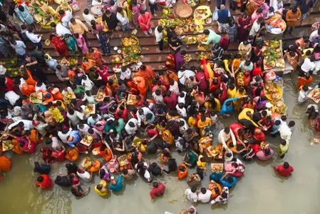 बिहार: छठ पर्व की खरना पूजा संपन्न, श्रद्धालुओं ने शुरू किया 36 घंटे का निर्जला व्रत