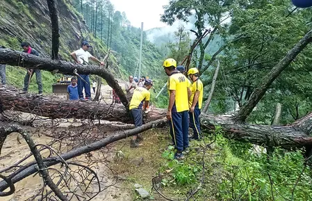 उत्तराखंड : देहरादून में बादल फटने से भारी तबाही, राहत और बचाव कार्य जारी