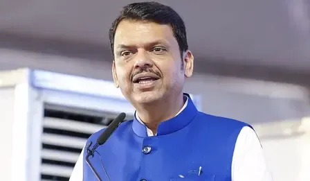 नासिक के धर्मगुरु की गिरफ्तारी: महाराष्ट्र के मुख्यमंत्री ने महिला आयोग प्रमुख को इस्तीफा देने को कहा