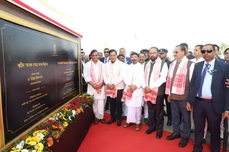 क्या असम के सीएम ने गुवाहाटी में शहीद स्मारक का उद्घाटन किया?