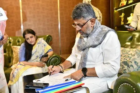 कर्नाटक में एसआईआर अभियान शुरू: सीएम डी.के. शिवकुमार ने सदाशिवनगर आवास से भरा एन्यूमरेशन फॉर्म