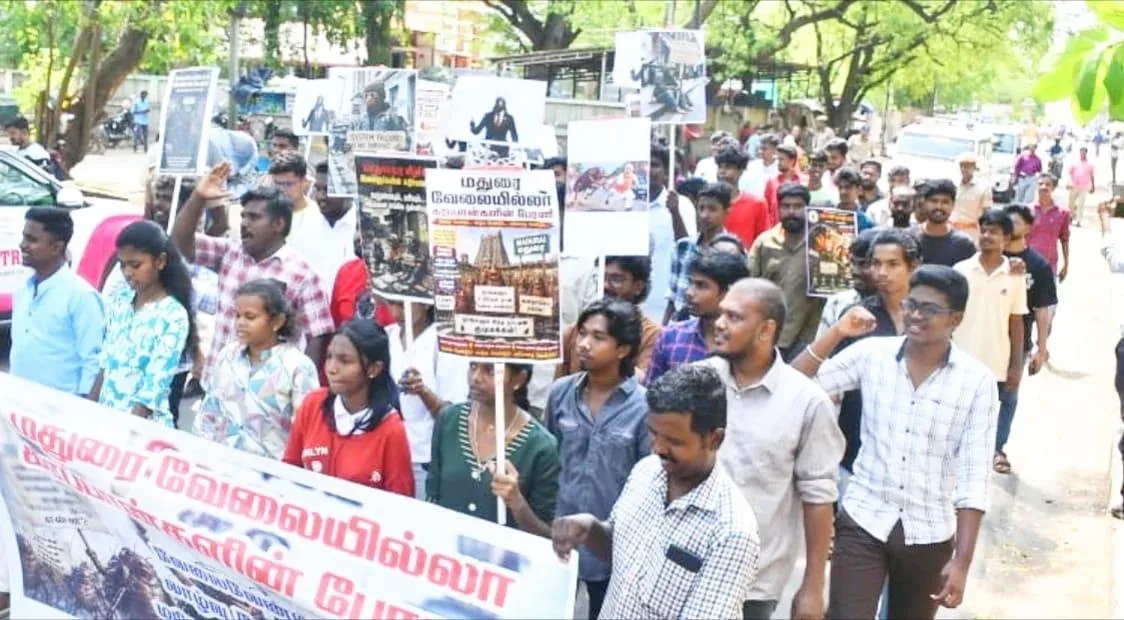 तमिलनाडु: कोयंबटूर-मदुरै में 'कॉकरोच' प्रदर्शन — बेरोजगारी, NEET अनियमितता और ईंधन मूल्यवृद्धि पर युवाओं का आक्रोश