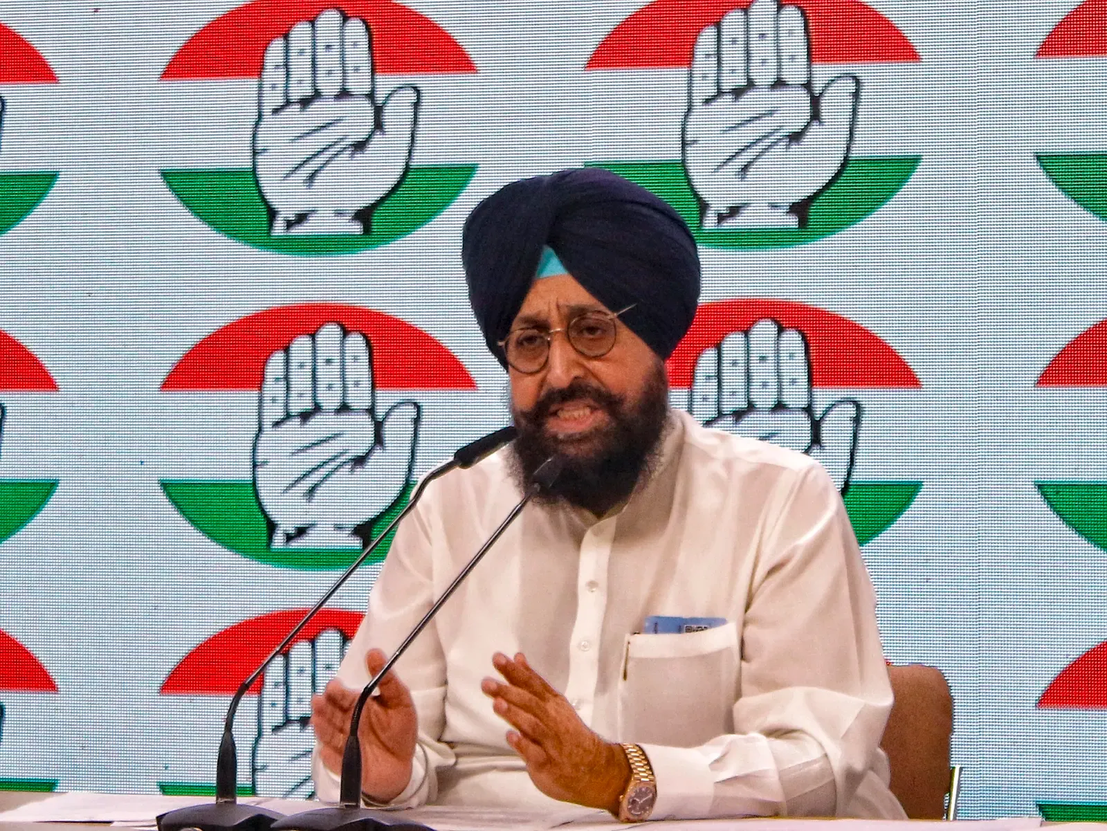पंजाब की 'सिख्या क्रांति' पर कांग्रेस का हमला, AAP विधायक के निलंबन पर बाजवा ने उठाए सवाल