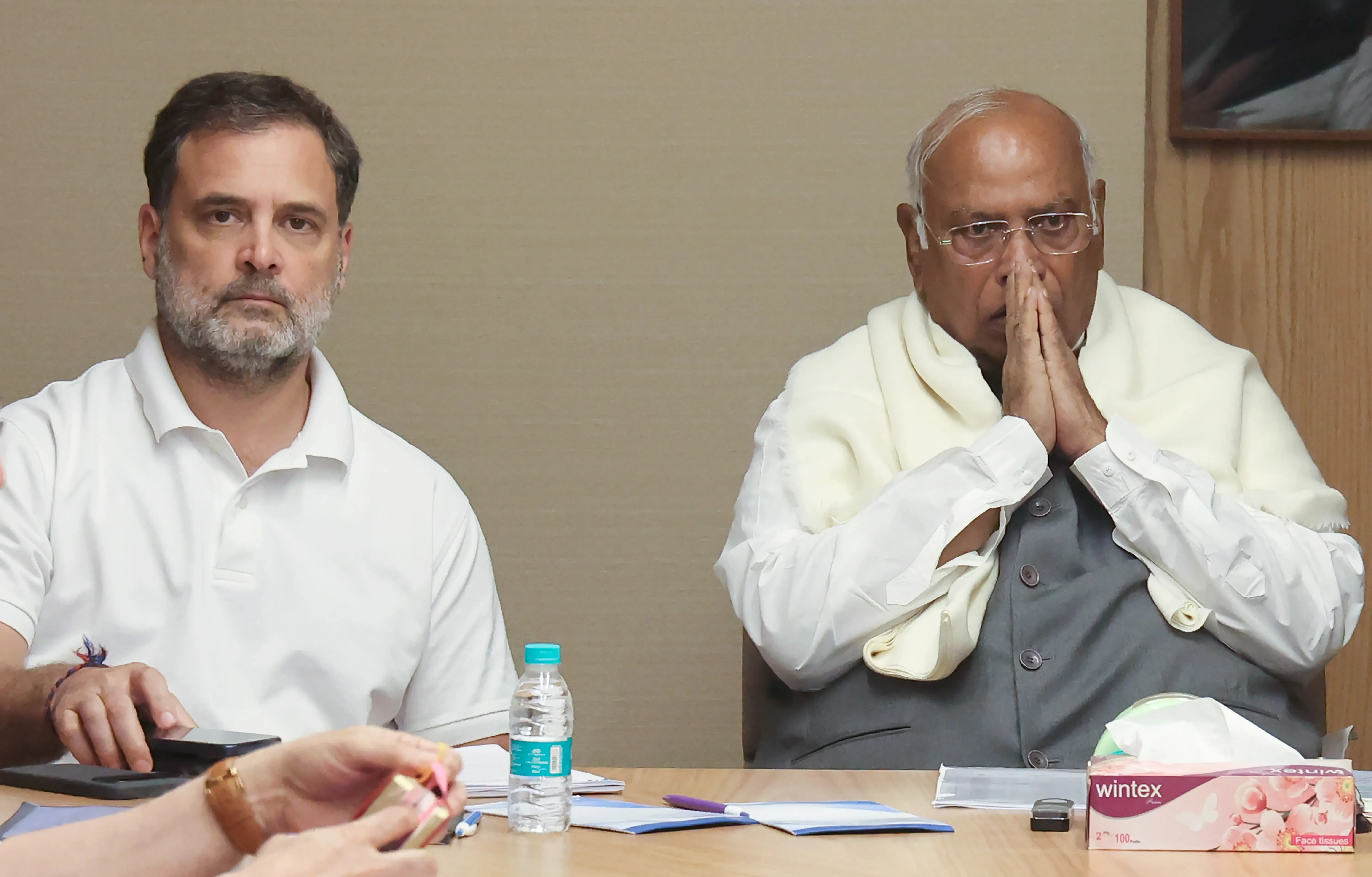 कांग्रेस ने पश्चिम एशिया में संघर्ष-विराम का स्वागत किया, केंद्र से विपक्ष से संवाद करने का अनुरोध किया