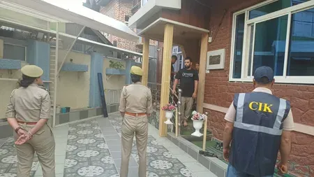 जम्मू-कश्मीर में आतंकी नेटवर्क पर बड़ी कार्रवाई: CIK ने 6 जिलों में 8 ठिकानों पर मारे छापे