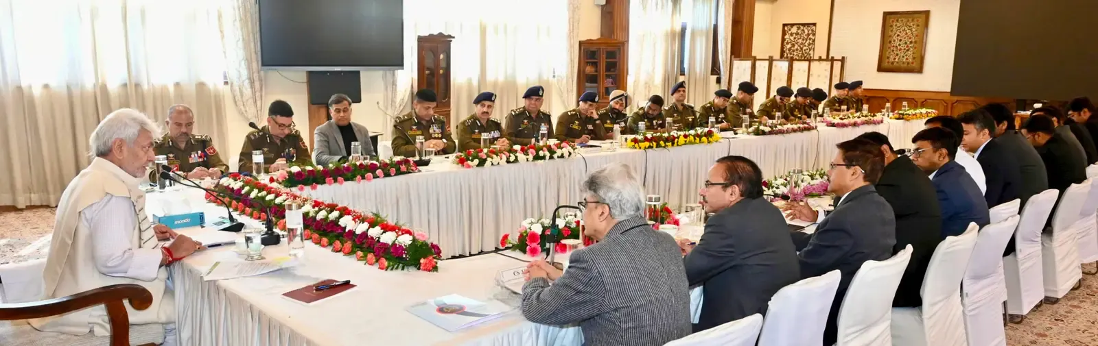 मनोज सिन्हा का निर्देश: J&K में आतंकी मॉड्यूल और नारको-आतंकवादियों पर कार्रवाई बिना रुके जारी रहे