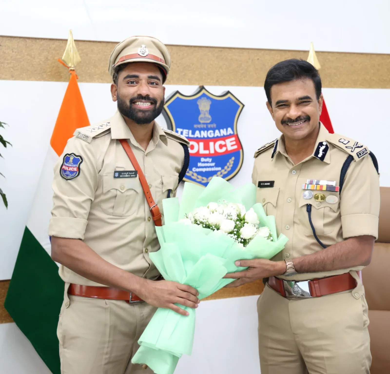 मोहम्मद सिराज ने तेलंगाना डीजीपी सीवी आनंद से की शिष्टाचार मुलाकात, अक्टूबर 2024 में संभाला था डीएसपी पद