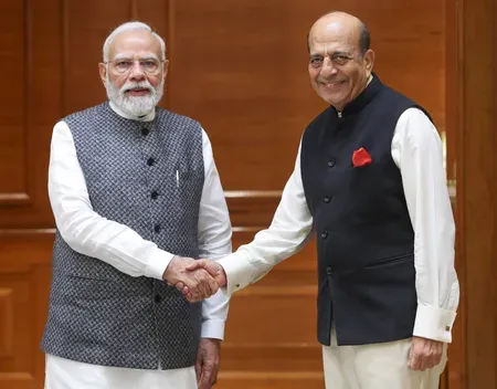 नई दिल्ली : प्रधानमंत्री मोदी से मिले बांग्लादेश में भारत के उच्चायुक्त दिनेश त्रिवेदी, एक दिन पहले तारिक रहमान से हुई थी मुलाकात