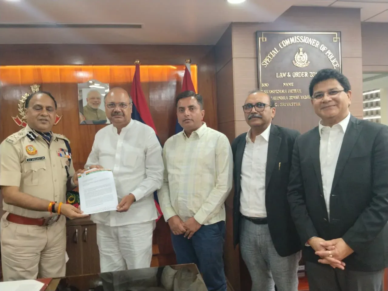 नितिन नवीन की फर्जी तिरंगा तस्वीर: दिल्ली भाजपा ने पुलिस में दर्ज कराई शिकायत, गिरफ्तारी की माँग